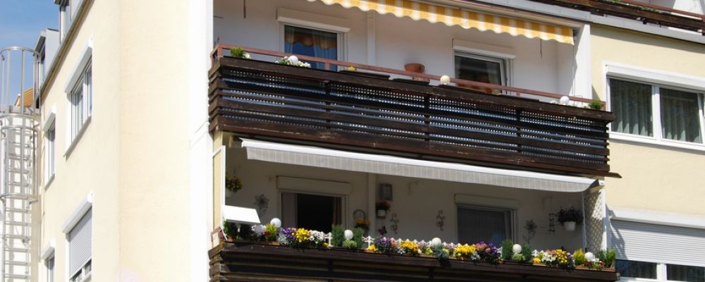 Haus-mit-zwei-Balkonen