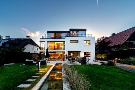 Exklusive, ruhige Bauhaus-Villa mit Penthouse, 80689 München, Einfamilienhaus